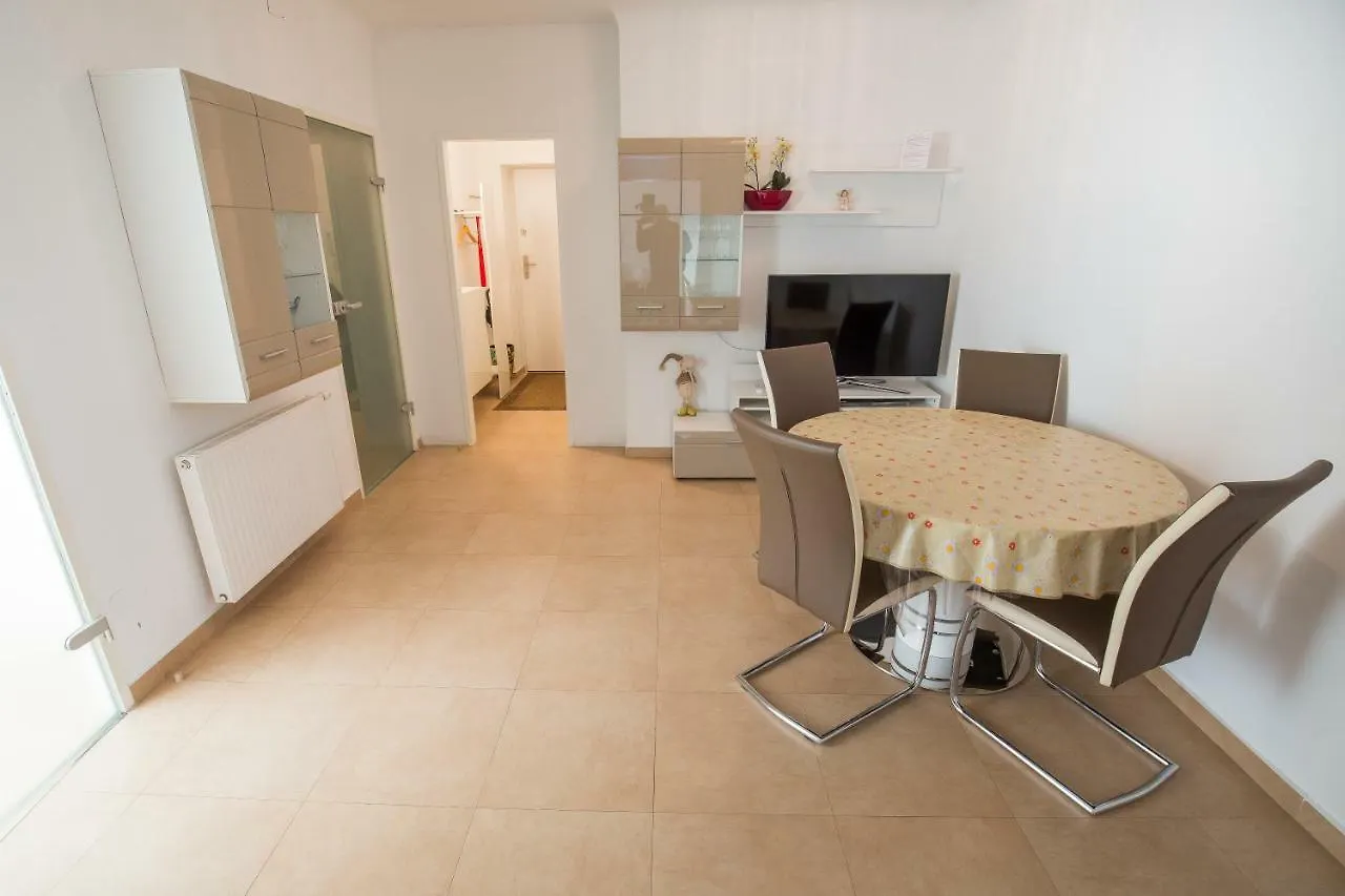 1010 Apartment By Nikolax Wien