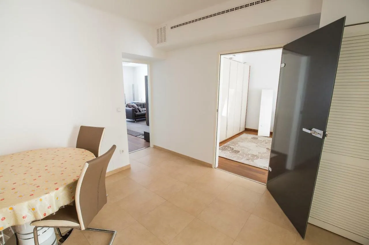 1010 Apartment By Nikolax Wien